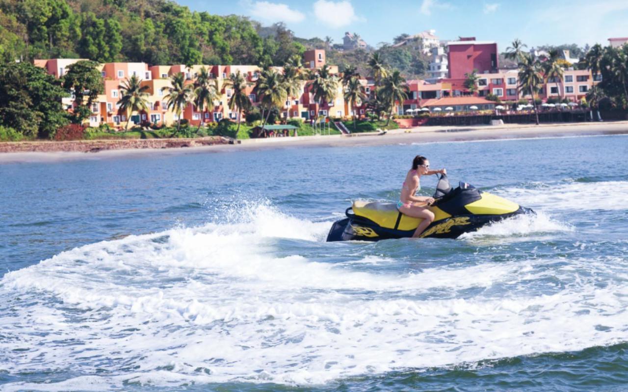 Cidade De Goa - IHCL SeleQtions Santa Cruz Buitenkant foto Jet skiing in Goa