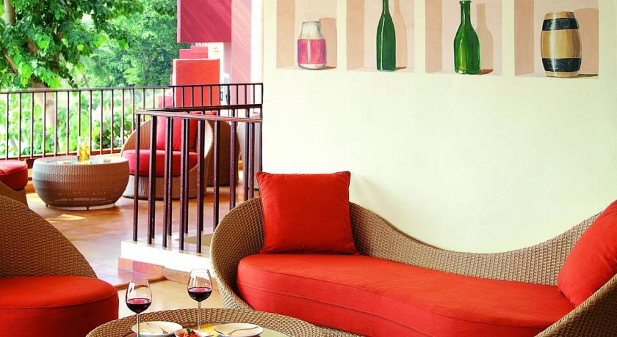 Cidade De Goa - IHCL SeleQtions Santa Cruz Buitenkant foto A lounge at the hotel