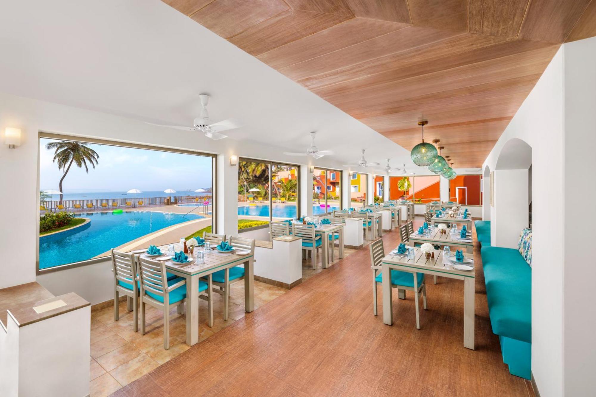 Cidade De Goa - IHCL SeleQtions Santa Cruz Buitenkant foto The restaurant at the hotel