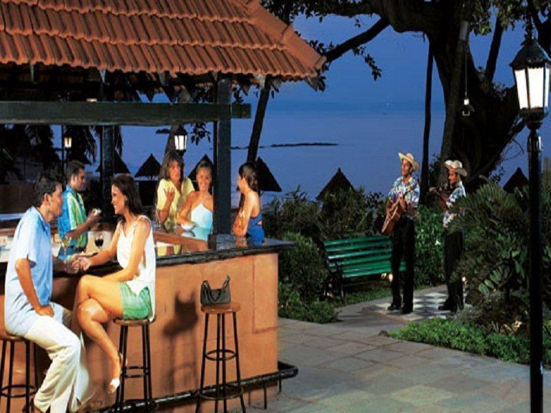 Cidade De Goa - IHCL SeleQtions Santa Cruz Buitenkant foto The bar at the resort